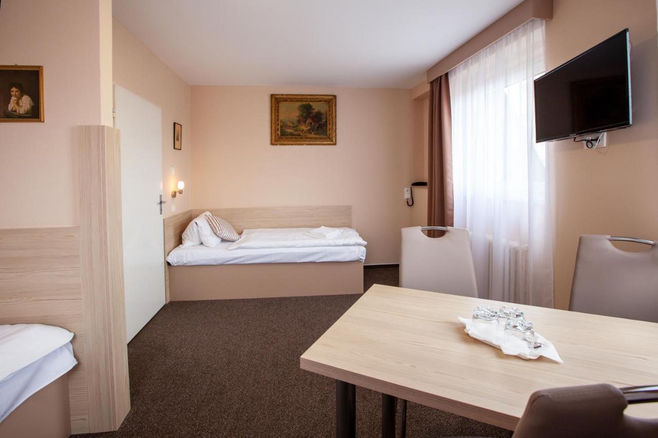 Hotel Stella Plzen Exterior photo